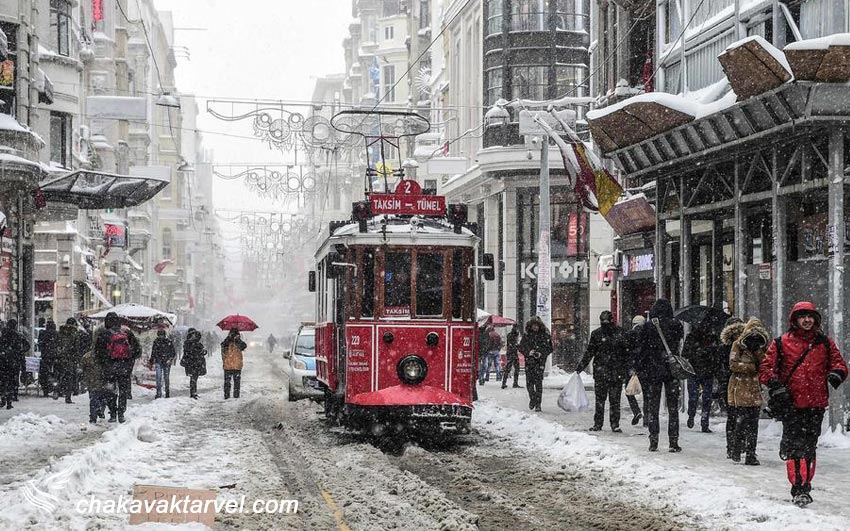 خیابان استقلال در زمستان برف استانبول جشنواره خرید استانبول