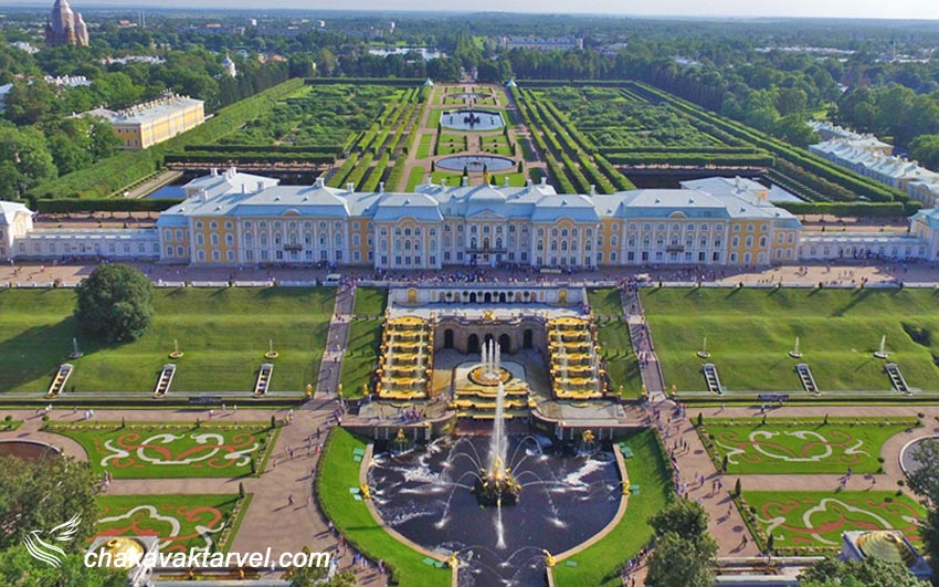 کاخ پترهوف با مجموعه عمارت‌ها و باغهایش