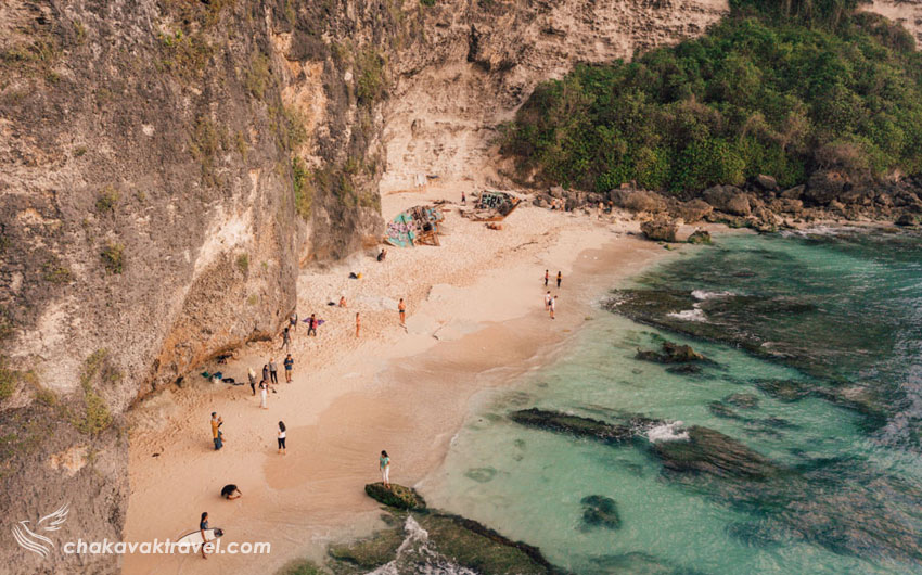بررسی شلوغی ساحل و تفریحات رایج گردشگران در امتداد روز ساحل آبی نشان بالی Blue Point Beach یا ساحل سولوبان Suluban